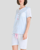 Pijama corto mujer para verano, manga corta y pantalón corto estampados a rayas azules, lazo rosa en cintura