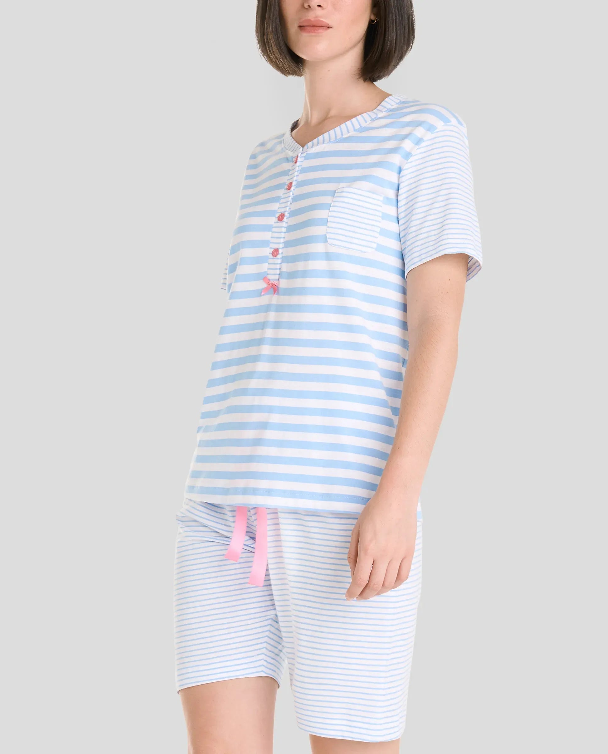 Pijama corto mujer para verano, manga corta y pantalón corto estampados a rayas azules, lazo rosa en cintura