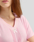 Pijama de mujer largo cuello puntilla — Rosa
