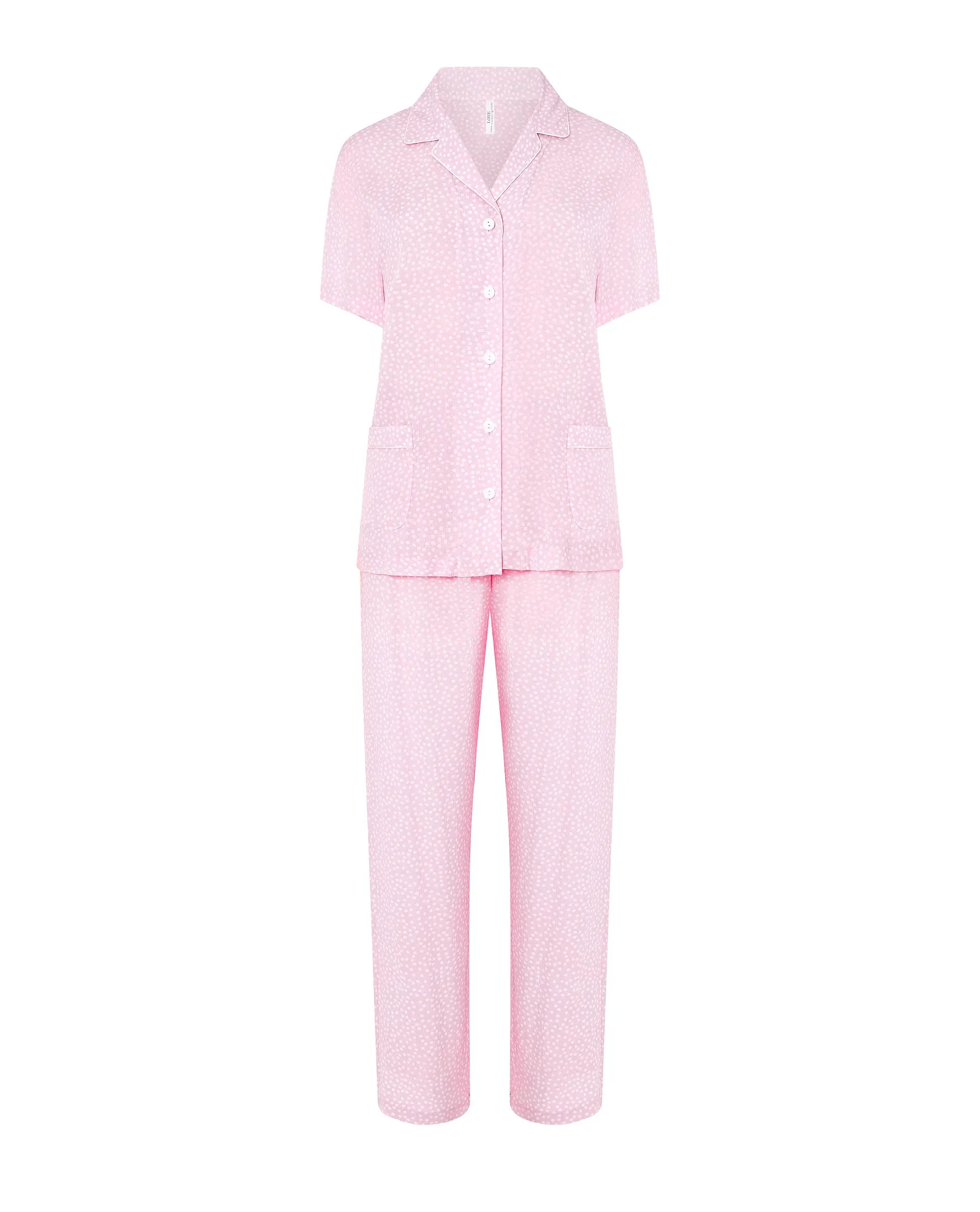 Pijama largo mujer viscosa rosa a lunares, abierta con botones y bolsillos, manga corta y pantalón largo