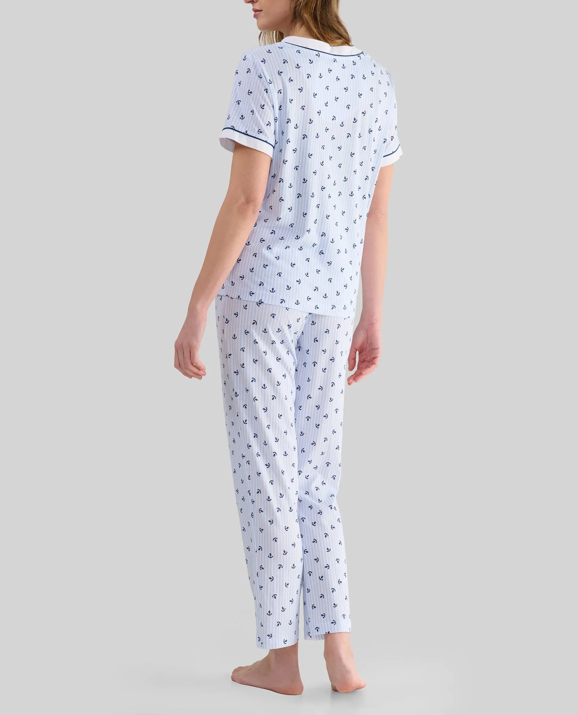 Vista trasera pijama largo de mujer de manga corta para verano estampado anclas