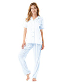 Pijama largo de mujer de verano estampado plumeti con rayas rosas, chaqueta manga corta abierta con botones y adorno bolsillo