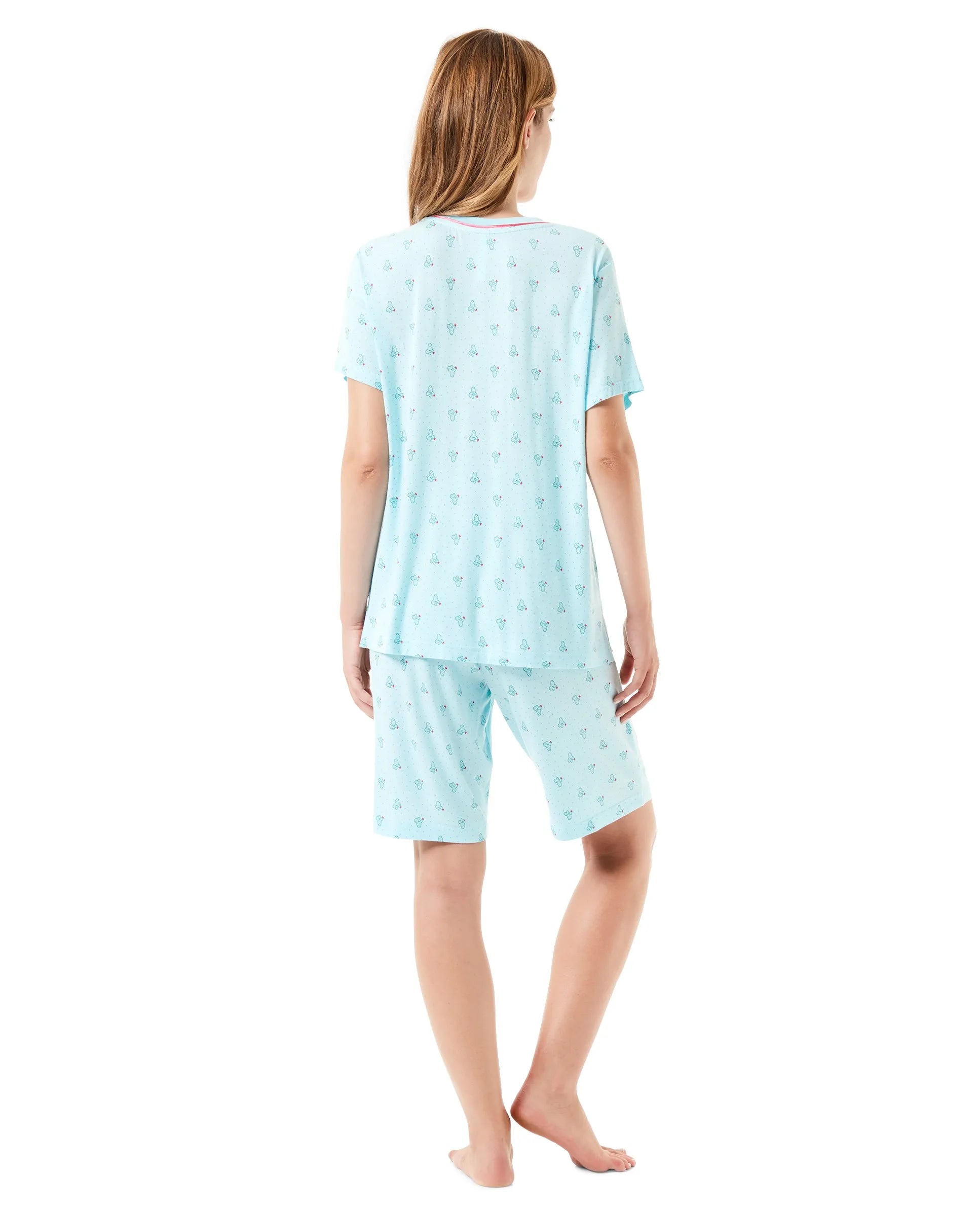 Vista trasera de pijama de verano de mujer en tonos verdes con pequeños cactus
