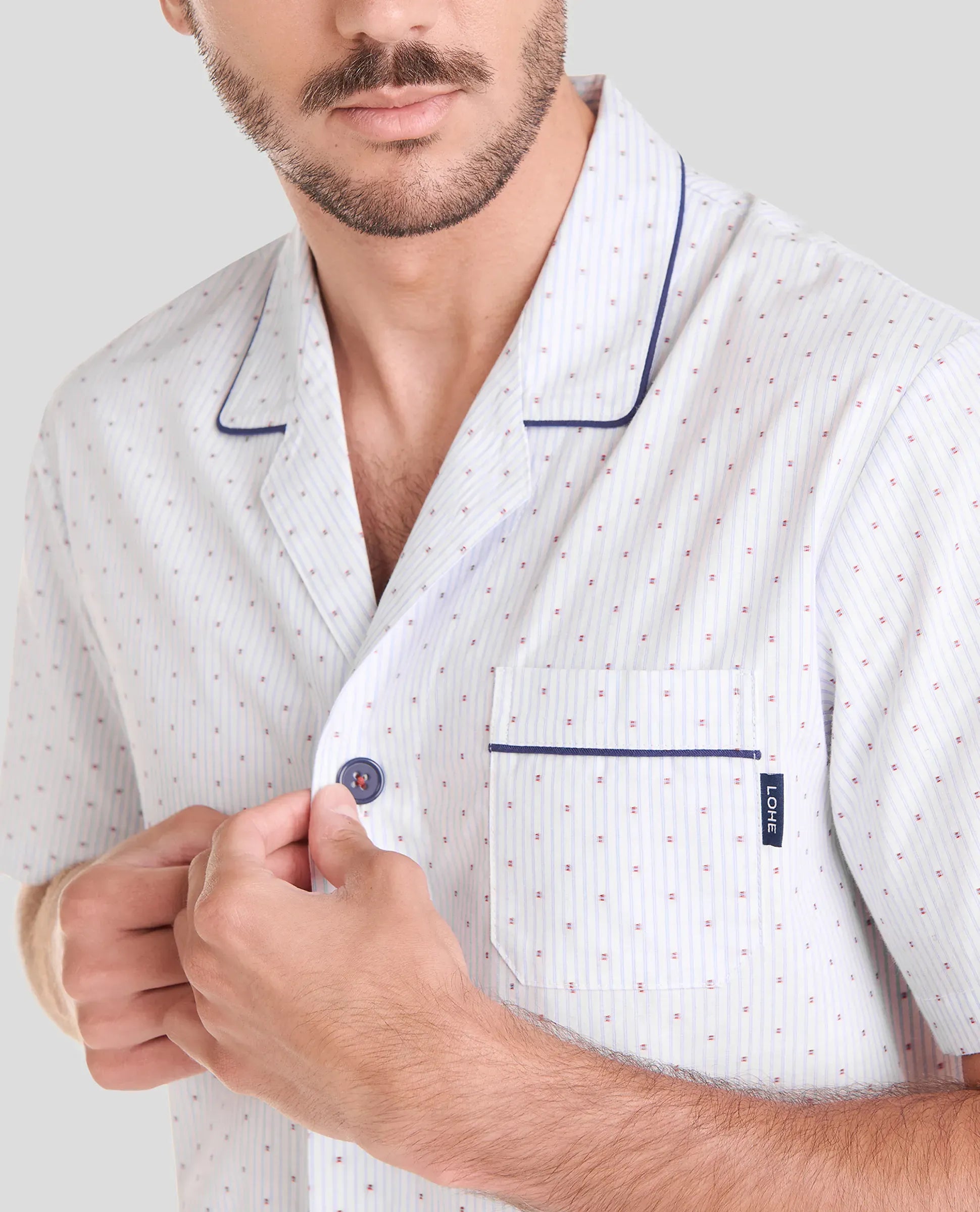 Chaqueta pijama plumeti abierta con botones, cuello solapa con vivo en bolsillos de plastón
