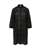 Vestido de baño negro corto con manga en punto desagujado abierto con botones, cuello y vista de raso.
