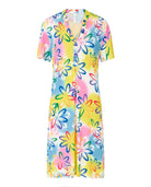 Vestido corto de mujer, estampado flores, manga corta, cuello pico con botones.