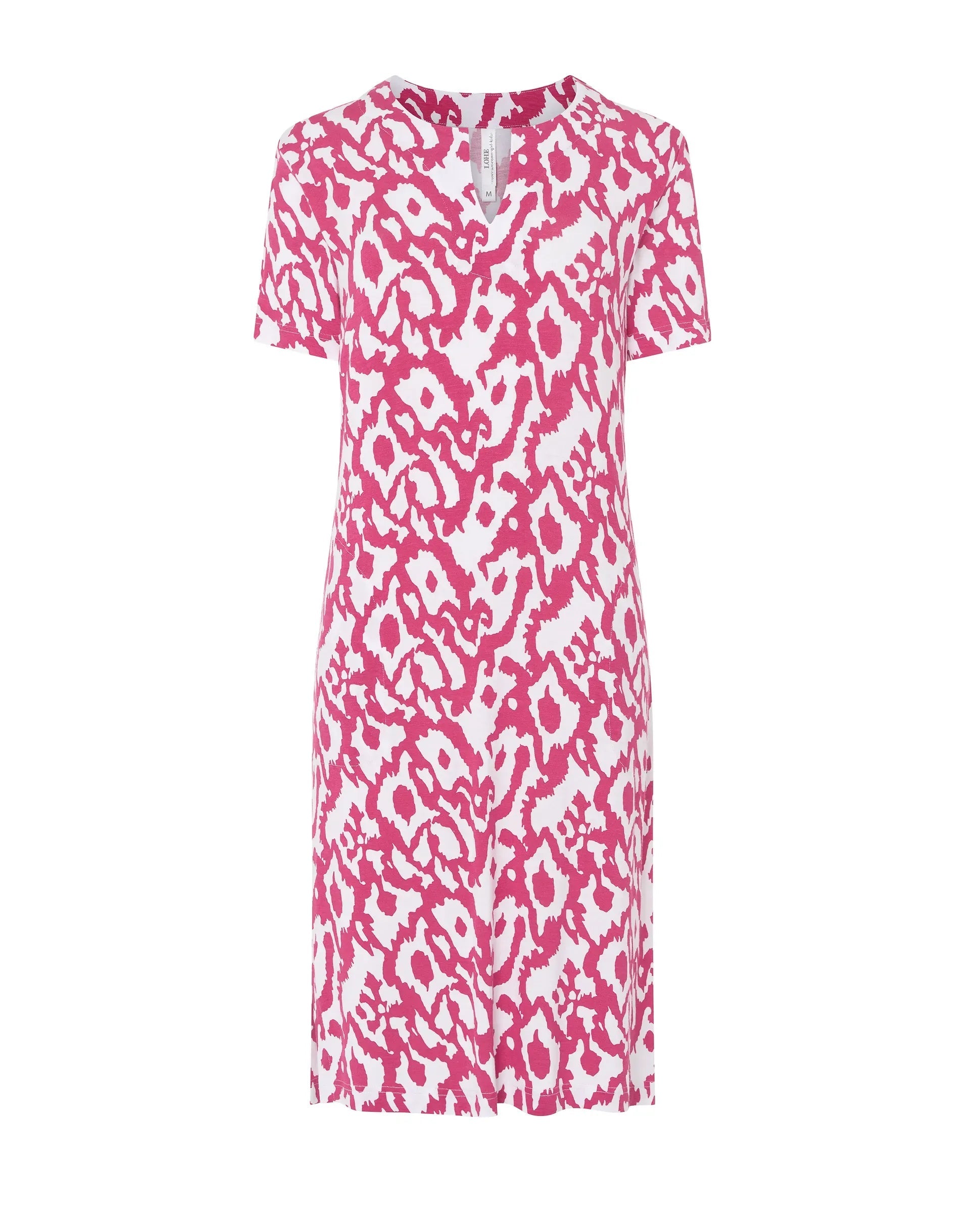 Vestido corto de mujer Lohe, punto viscosa fucsia estampada, escote con abertura, bolsillos, aberturas laterales y manga corta.