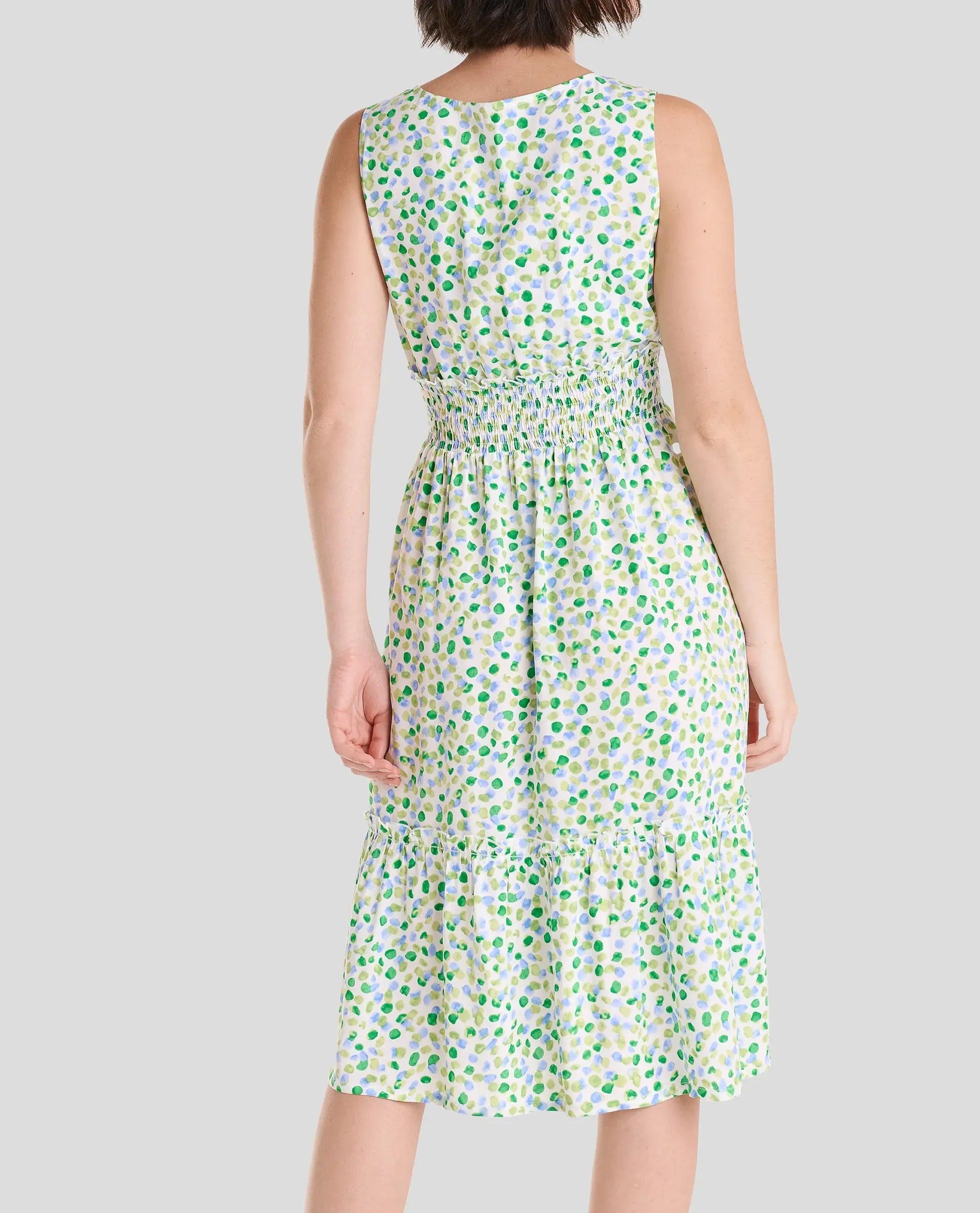 Vestido corto de verano viscosa sin mangas a topos y cintura nido de abeja