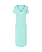 Vestido de baño largo de mujer de manga corta en punto verde con escote pico con adorno flecos y bolsillos laterales.