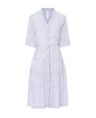 Vista de espaldas del vestido de mujer de verano en lino a rayas con manga al codo y volantes