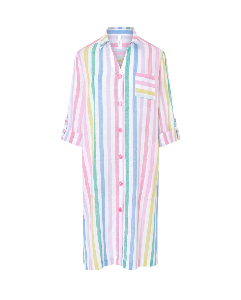 Vestido de baño corto estampado rayas multicolor con manga en plana, abierto con botones, cuello pico y bolsillos laterales.