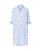Vestido de baño de mujer corto con manga abierto con botones y cuello pico, dibujo flocado flores y bolsillos laterales.