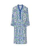 Vestido de baño de mujer corto con manga en plana estampado étnico, cuello abierto con pata y bolsillos laterales.