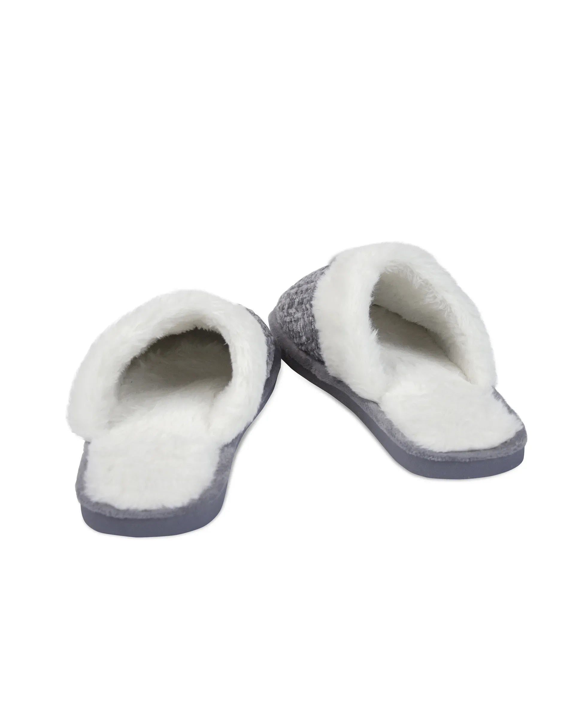 Cómodas pantuflas grises de casa para mujer con forro de borreguillo y suela antideslizante.